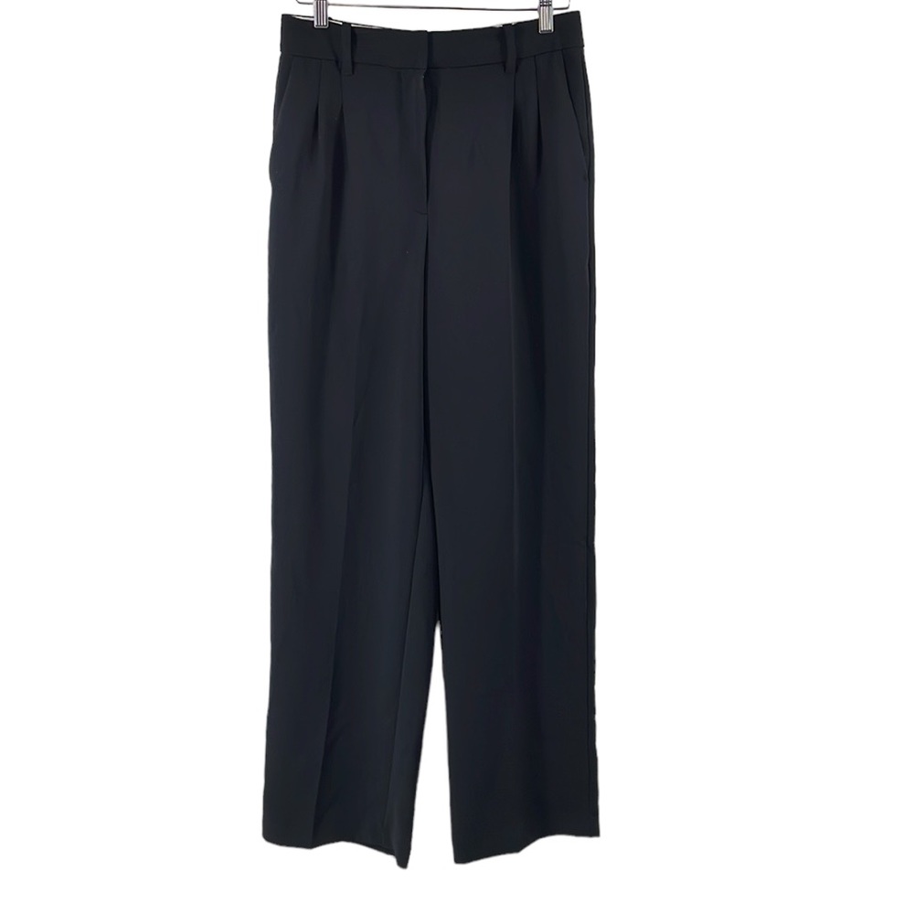 Aritzia Wilfred
The Effortless Pant crepe wide leg black minimalist career sz 4